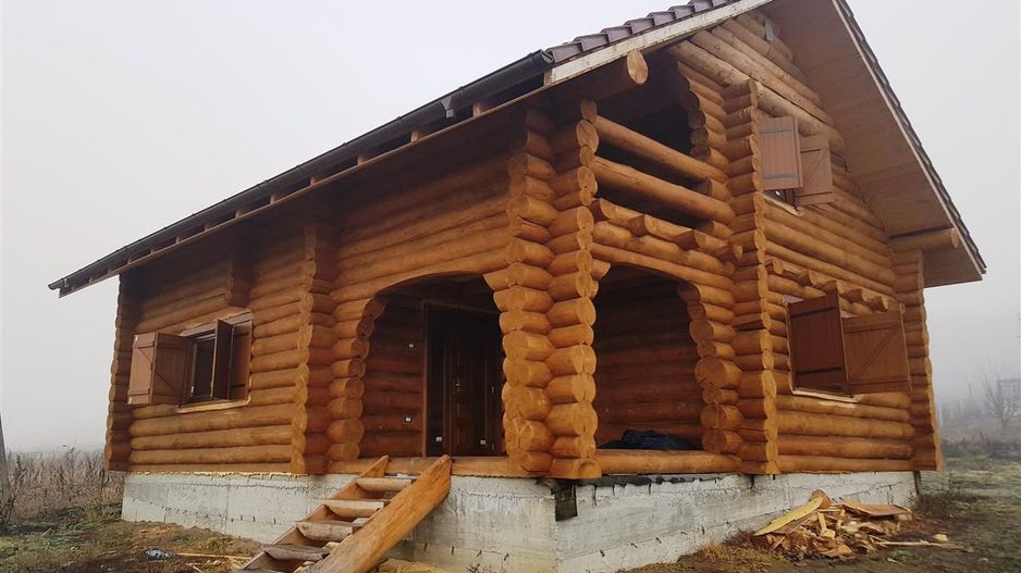 CASĂ INDIVIDUALĂ structură din lemn, zona Ciușmeaua Moldovencei; - Poză 2