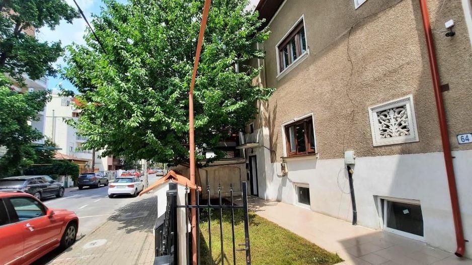 Apartament parter, vila, Charles de Gaulle, 2 camere, 2 bai - Poză 1