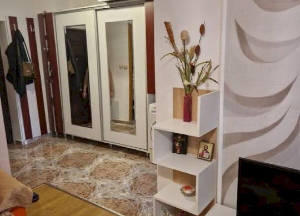 Vanzare Garsoniera la 1 minut de Mall Vitan - Poză 1