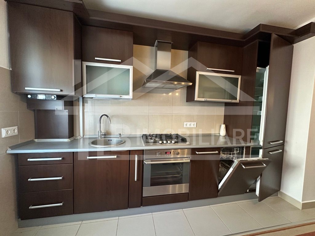 Apartament cu 3 camere, 90mp, decomandat, Zona EON - Poză 4