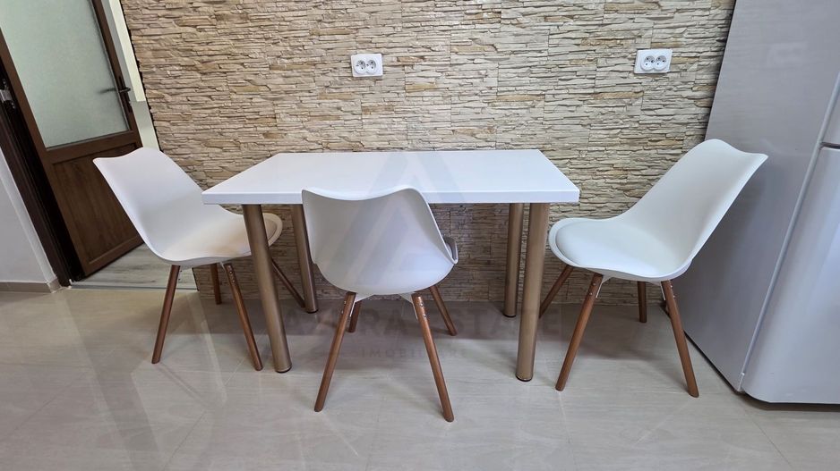 Apartament renovat cu 2 camere decomandat 50 mp etajul 2/8 Bd Mihai V - Poză 3
