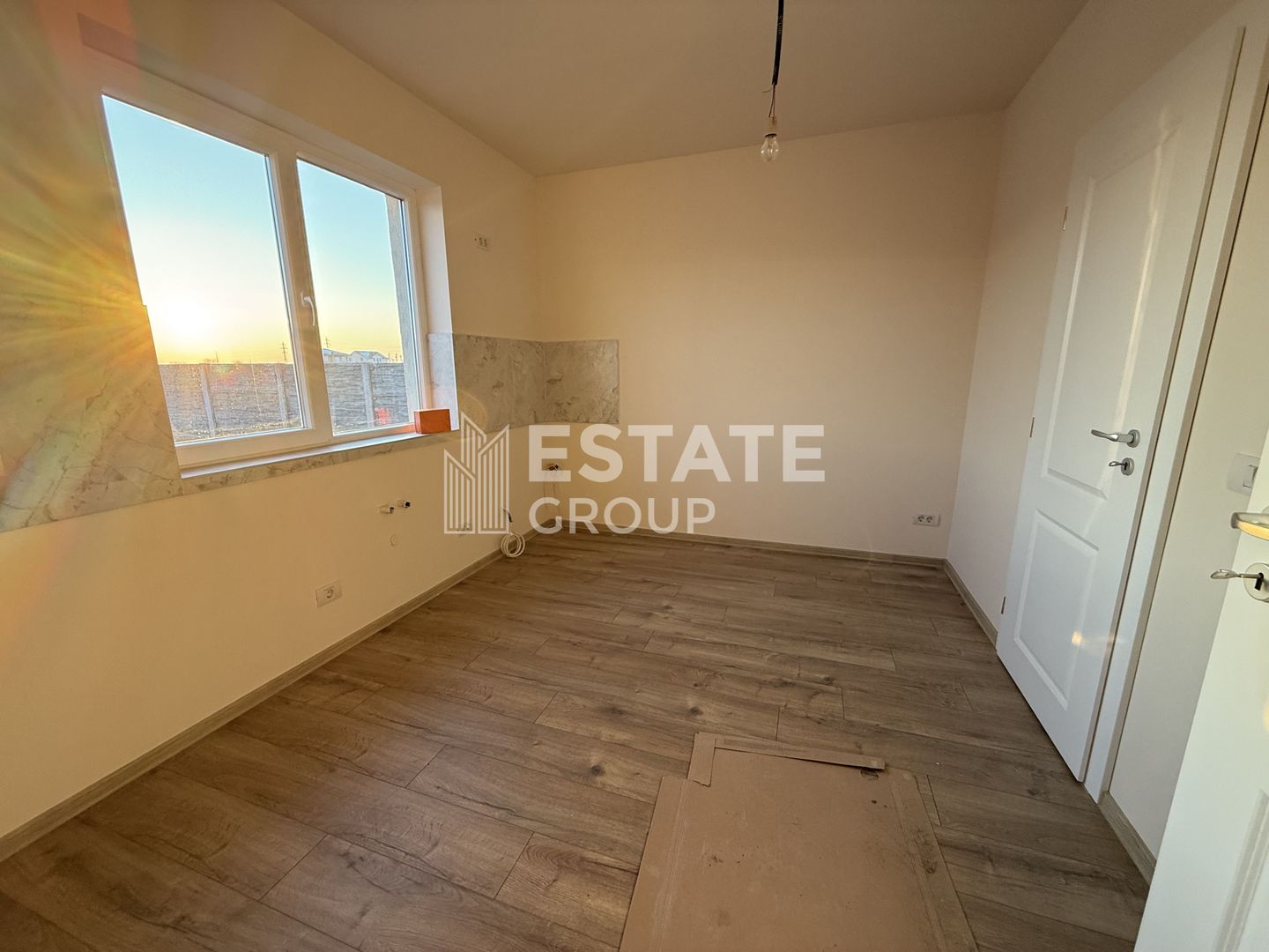 Casa individuala cu 4 camere in Mosnita Noua zona Castel - Poză 13