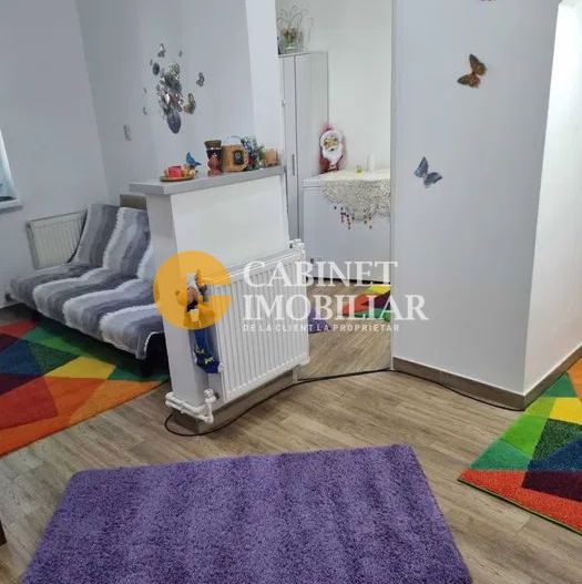 Cug - 3 Camere Decomandat  -Etaj 3 , Bloc 1986 - Poză 2