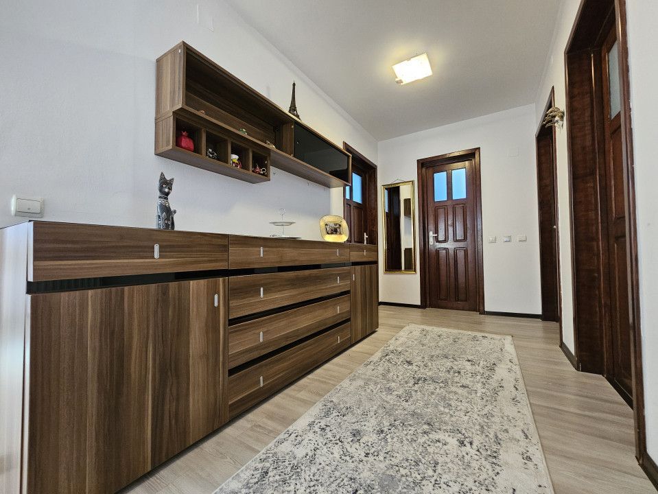 Vilă P +M în centrul orașului Otopeni, 7 + camere, anexe apartament - Poză 8