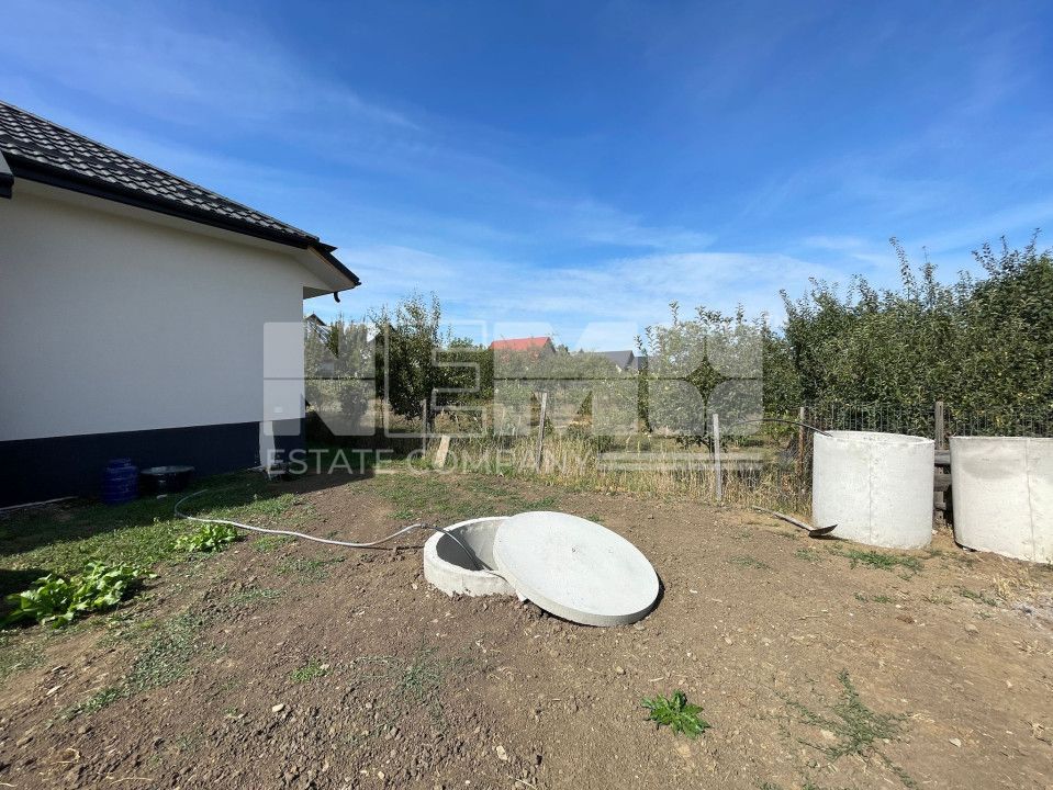 CASA CU 11 ARI TEREN - DRUM PRIVAT - LIVADA - Poză 20
