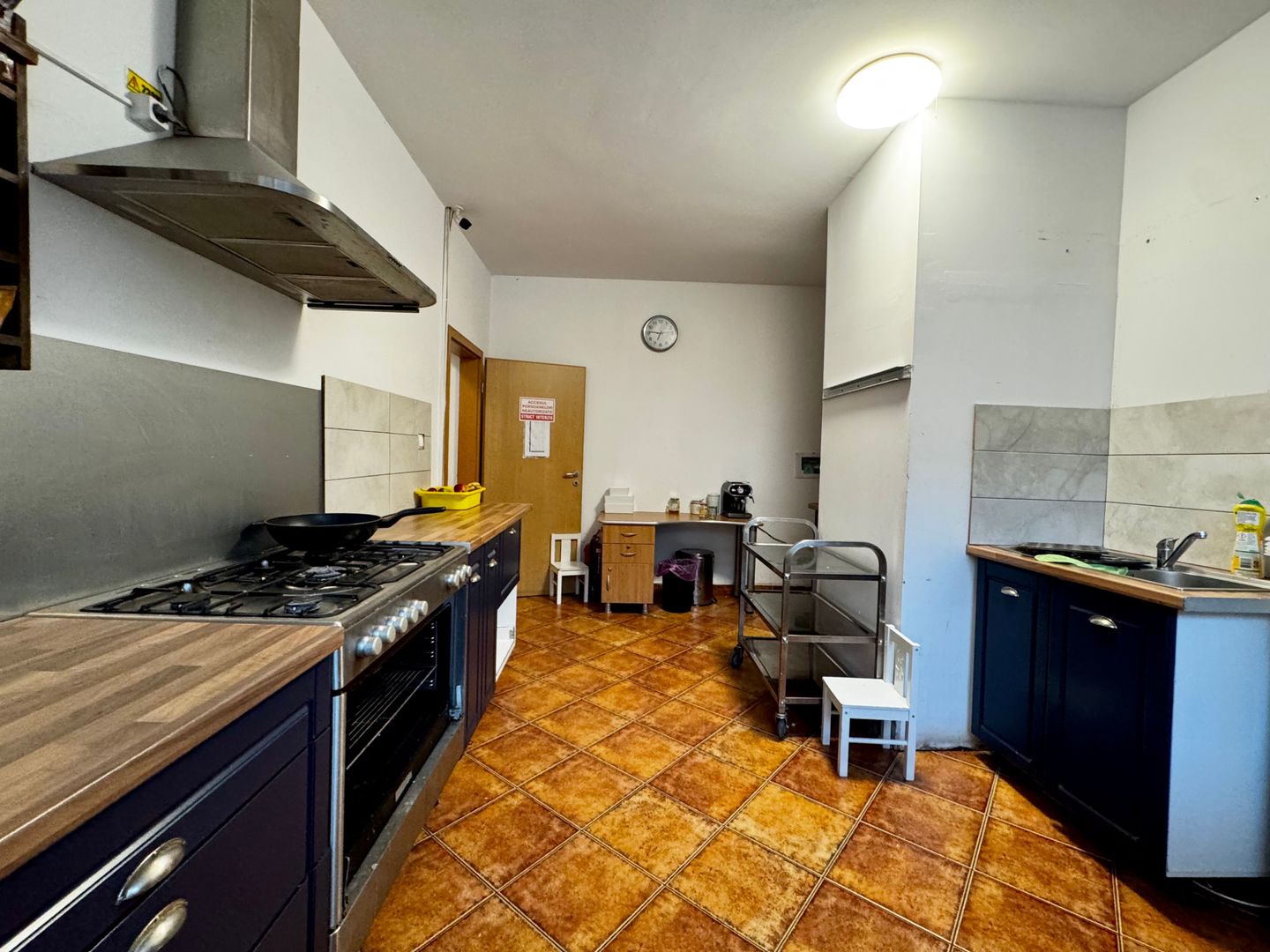 Casa spațioasă, cu spațiu comercial, locuri de parcare - Aradului Vest - Poză 5