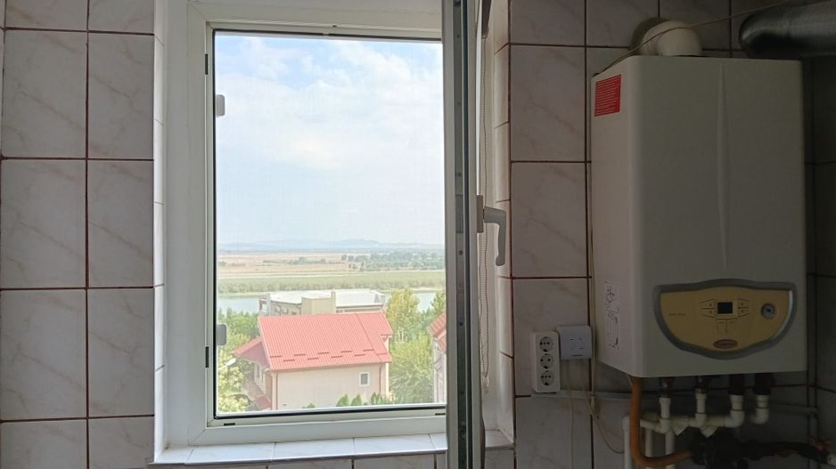 De inchiriat apartament spatios cu vedere la Dunare , etaj 5, 500 euro - Poză 8