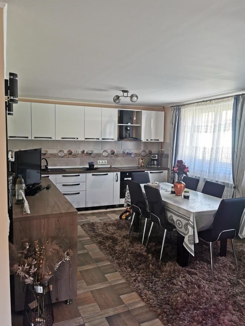 Casa individuala cu garaj 60 mp si teren+gradina 2650 mp in Porumbacu - Poză 12