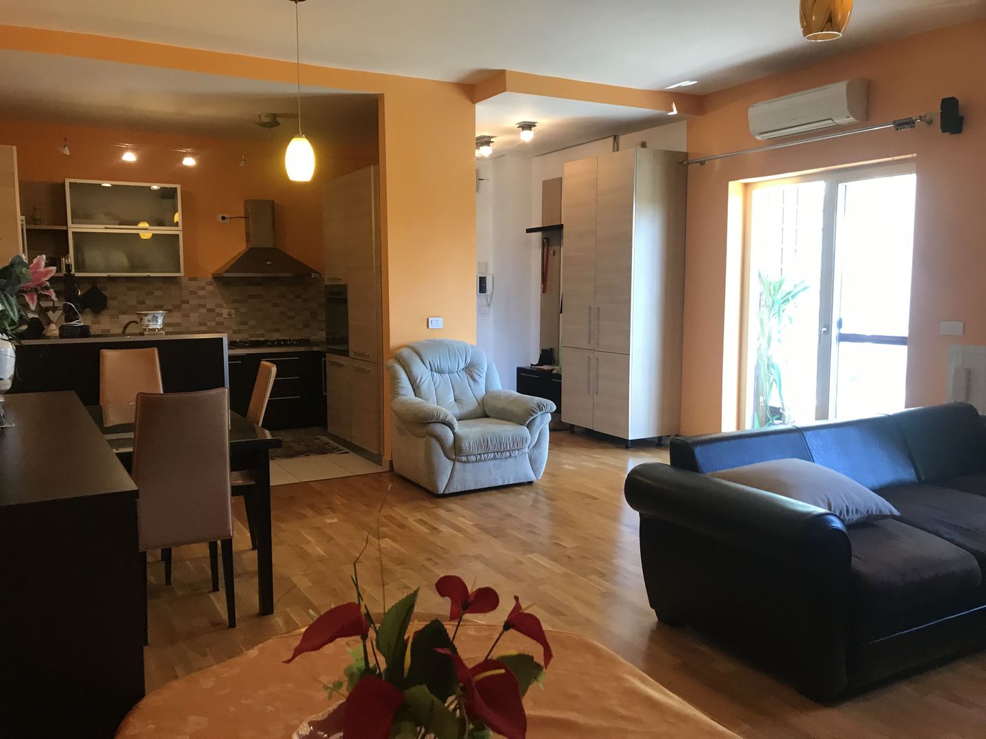 Apartament generos 3 camere - Poză 3