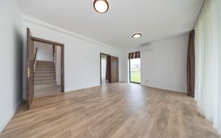 Casa individuala 4 camere, teren de 596 mp, partial mobilata, Cristian - Poză 3