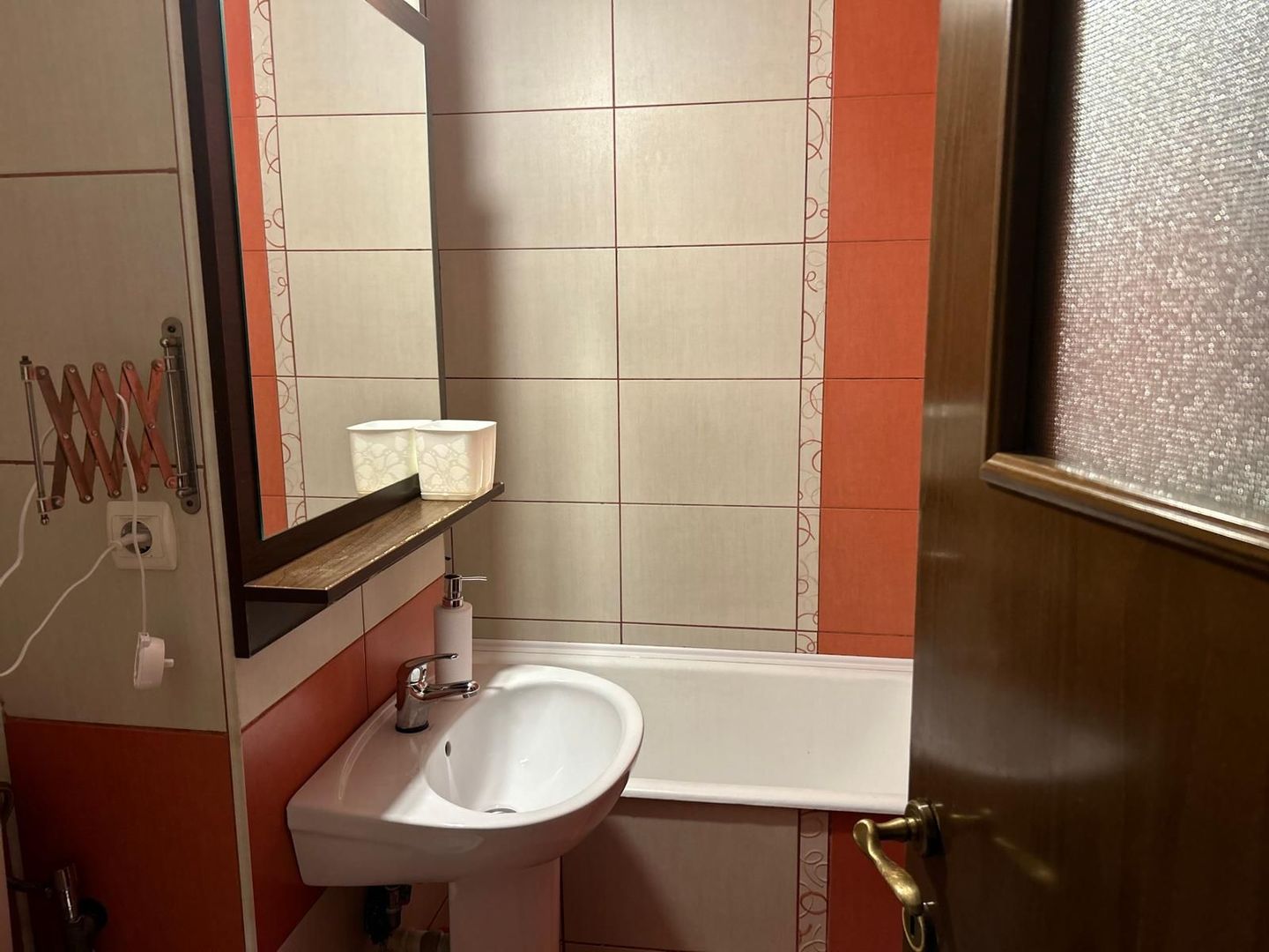 Apartament cu 3 camere în zona, mobilat si utilat -  Piata Centrala - Poză 7