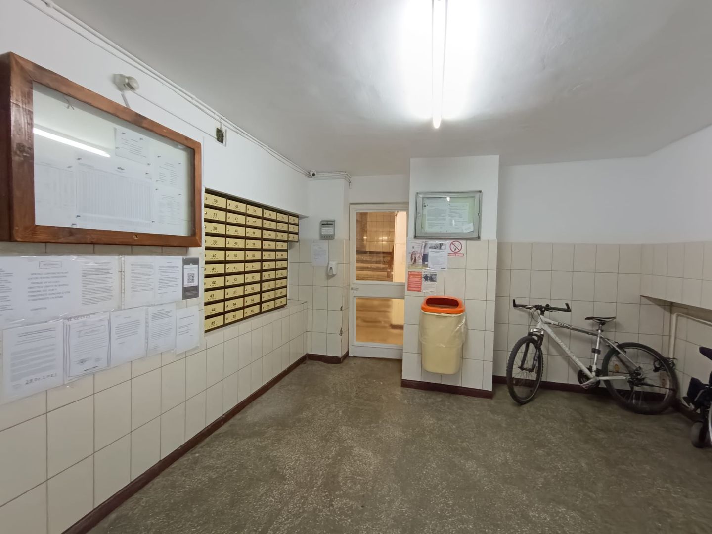 Inchiriem 2 camere complet renovat si mobilat zona 1 Mai - Poză 21