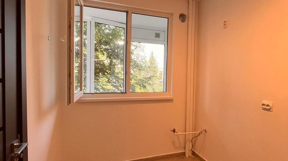 Apartament cu doua camere semidecomandat, piata Domenii - Poză 13