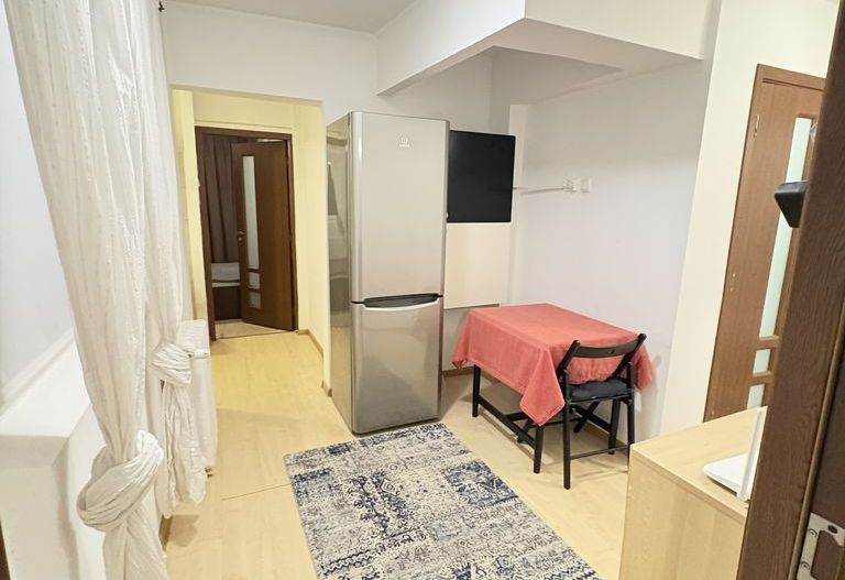 Apartament Luminos 2 camere. Decomandat.  Zona Huedin/ Resita. - Poză 3