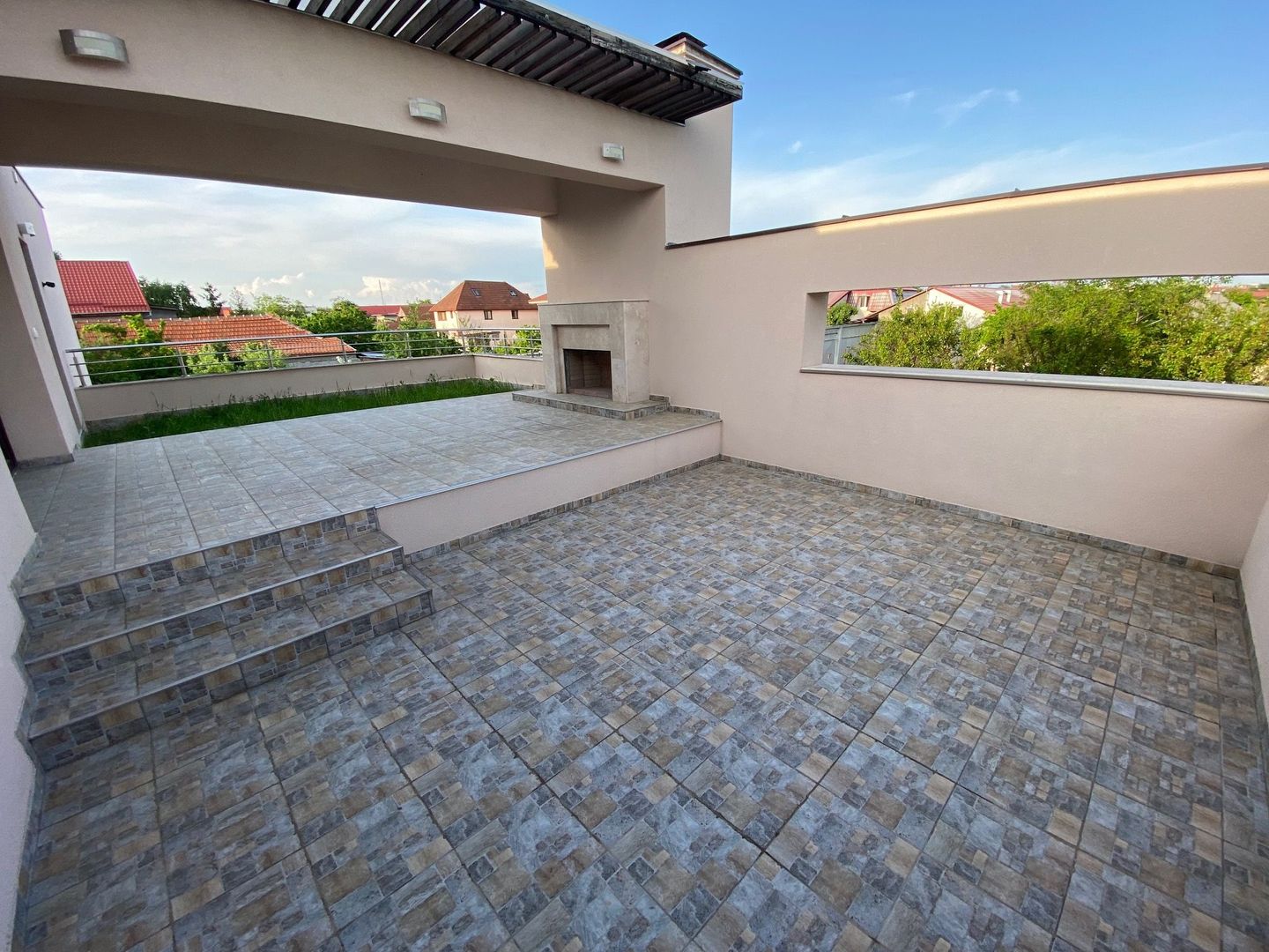 VILA CU 5 CAMERE zona Mircea Cel Batran - Poză 3