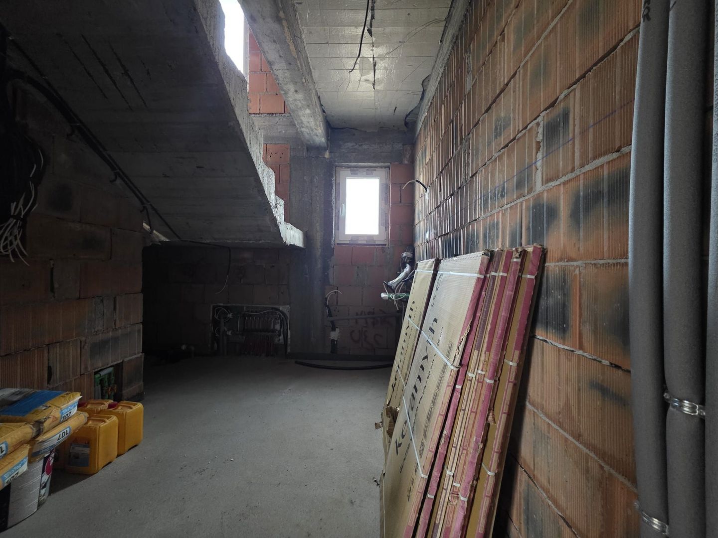 Vilă individuală în Tunari – 5 camere, curte privată - Poză 22