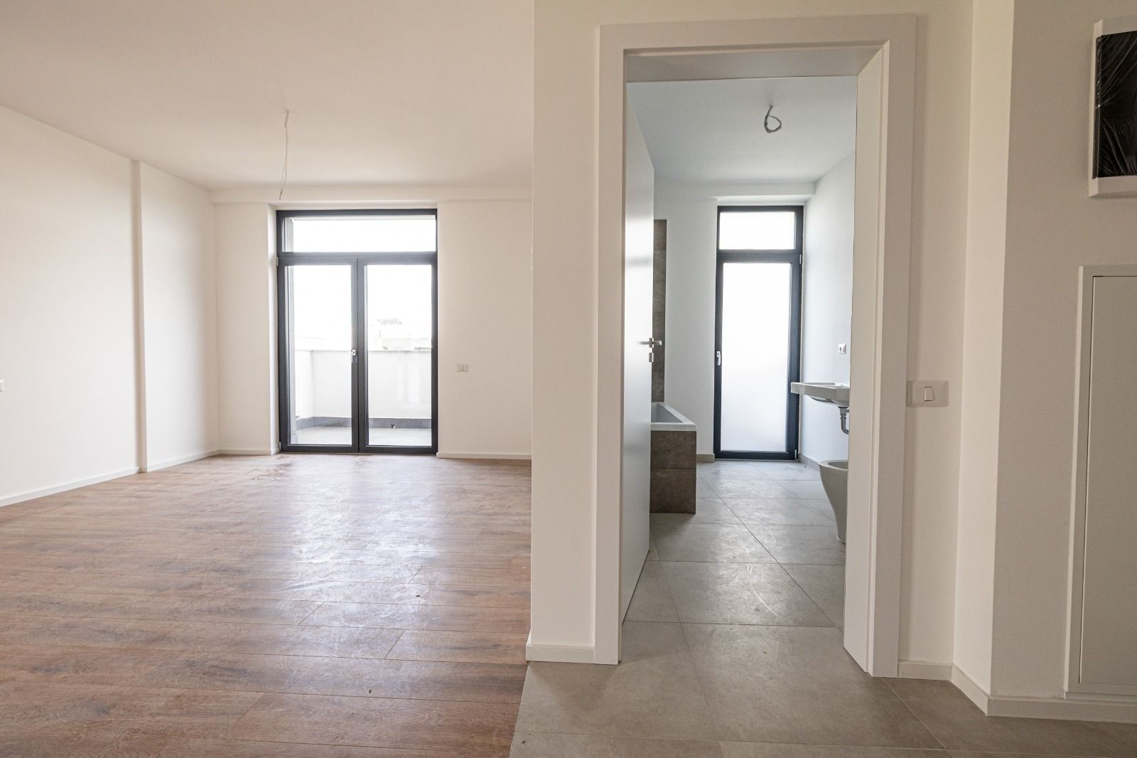 Ateneo - Torontalului | 2 Camere | Decomandat | Balcon 11 mp | Loc de Parcare. - Poză 1