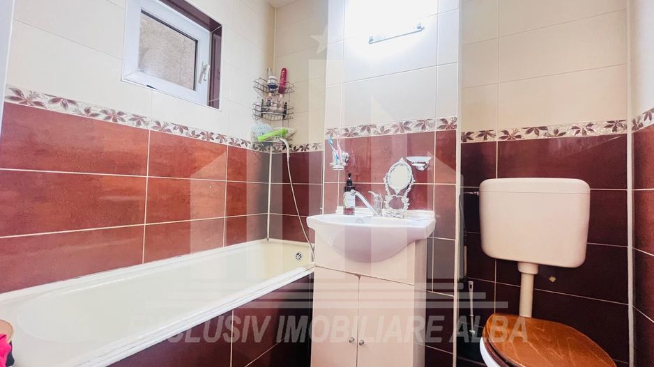 Apartament 2 camere, decomandat, etaj intermediar - Poză 5