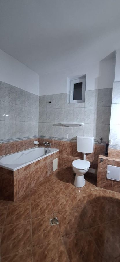 Închiriez vilă, 9 camere,Mihai Bravu, pretabil birouri/firme,nemobilat - Poză 7