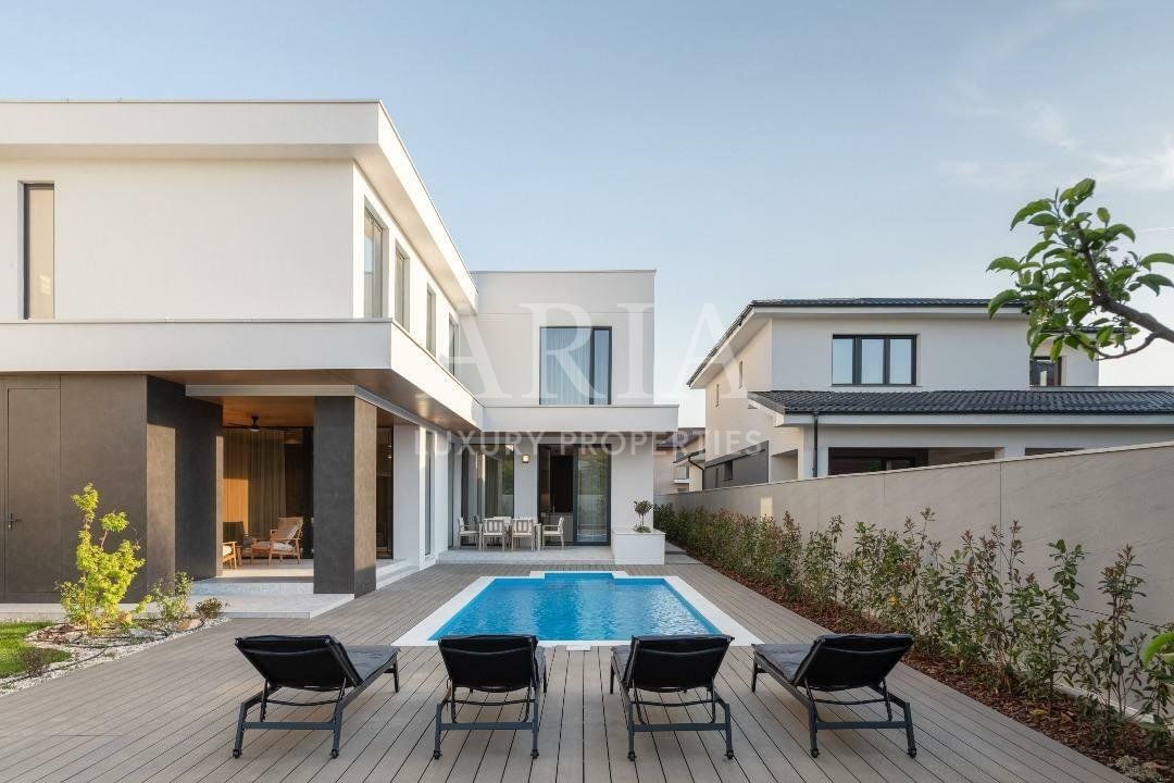 REZIDENȚĂ CONTEMPORANĂ CU DESIGN ICONIC | POZE REALE | - Poză 2