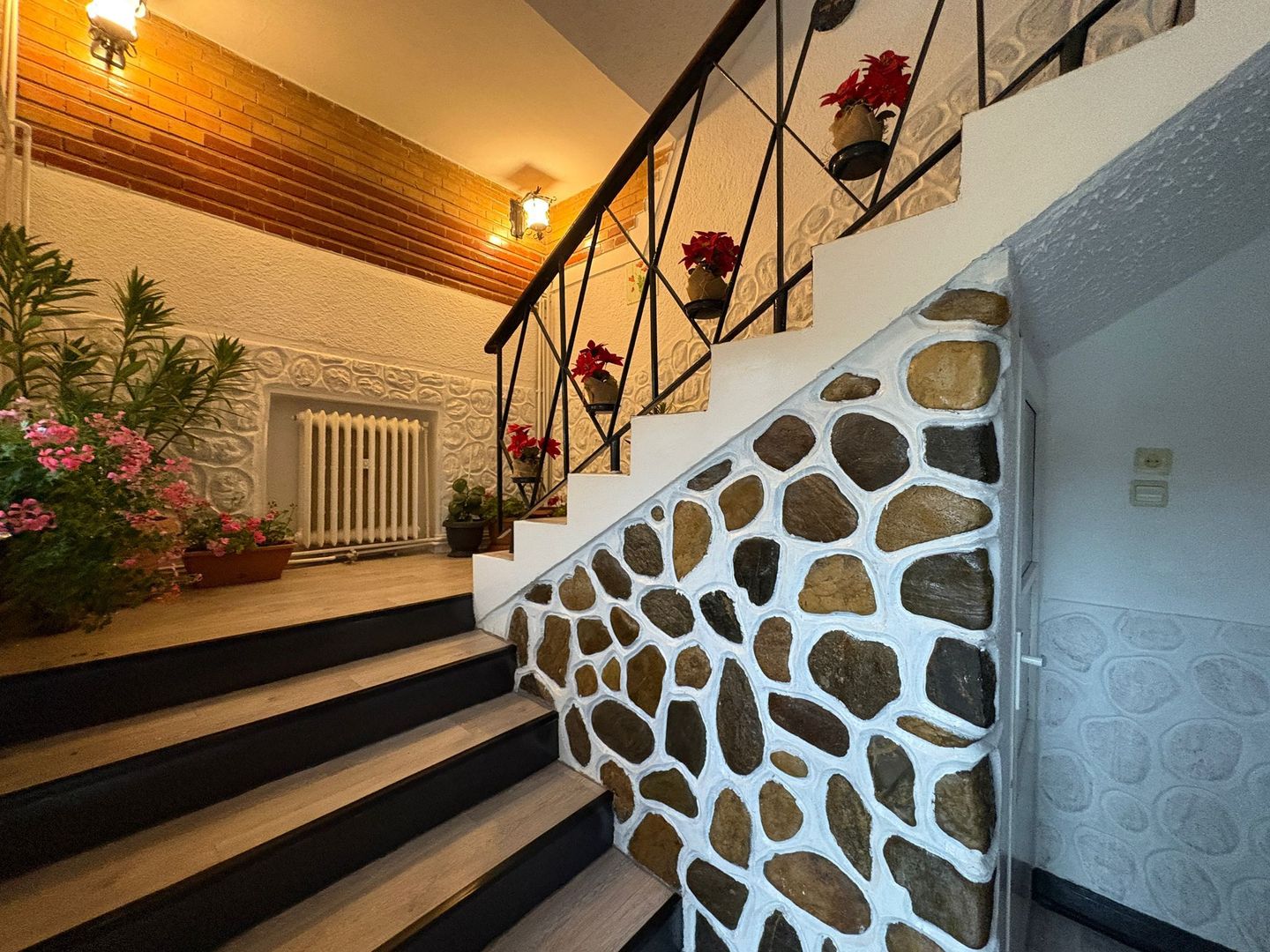 Casa tip duplex - 4 camere, balcon si curte proprie - Zona Lazaret - Poză 10