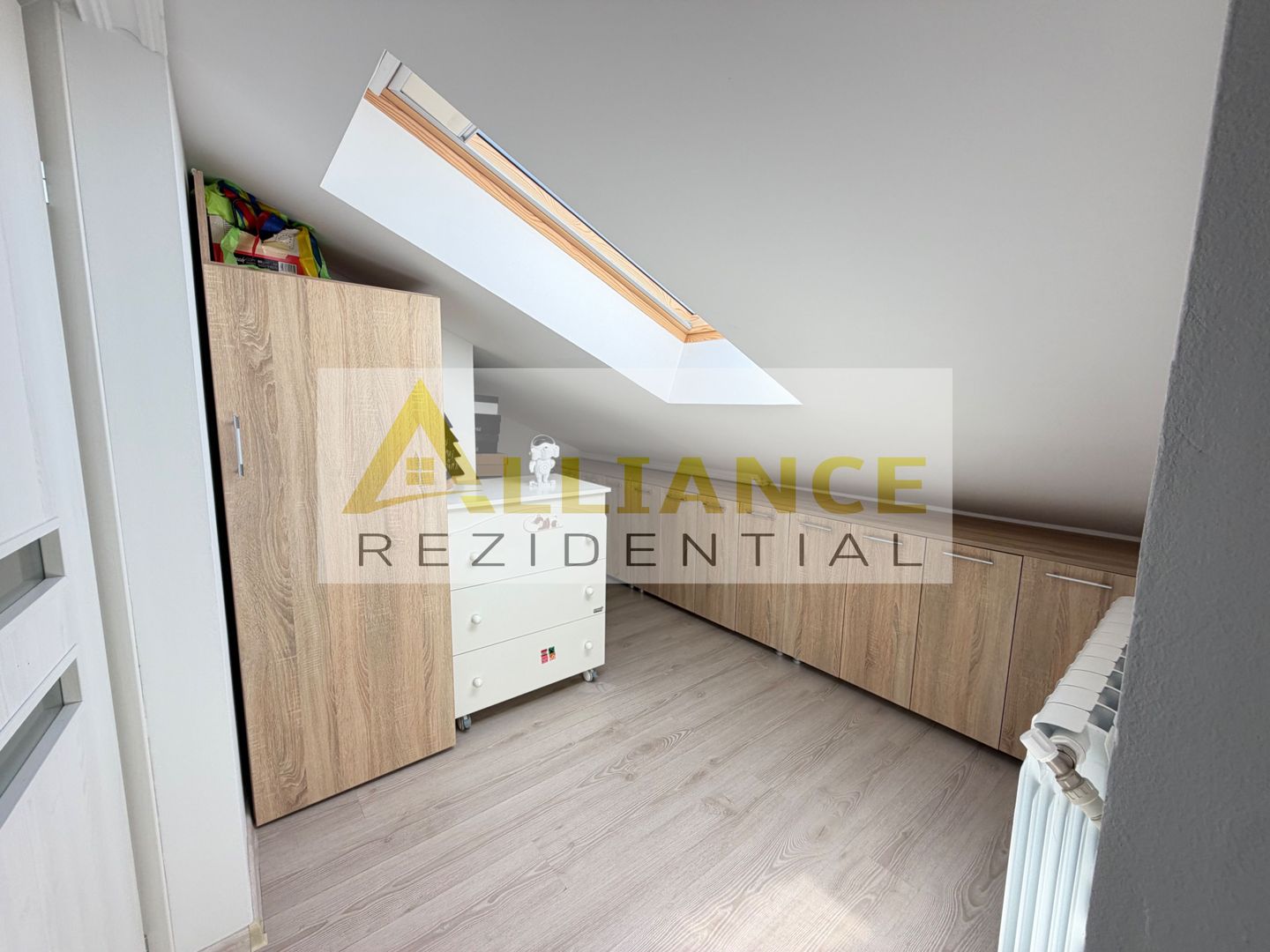 Casa P+1+M cu teren de 650 mp, piscina si curte complet amenajata - Poză 30
