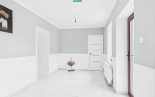 Casă Individuală cu spațiu comercial - Variaș - Poză 5