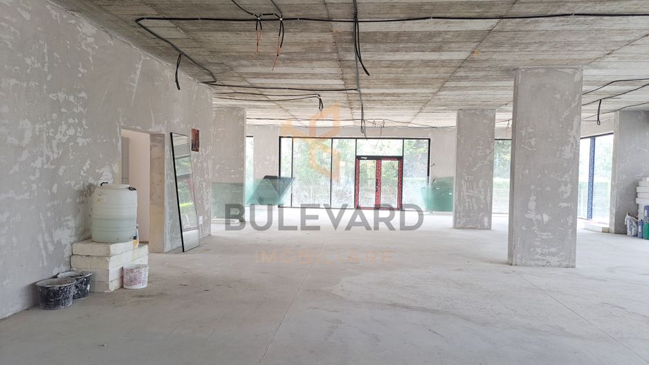 Cladire comerciala situata la drum intens circulat, 1365 mp utili + 20 parcari - Poză 12