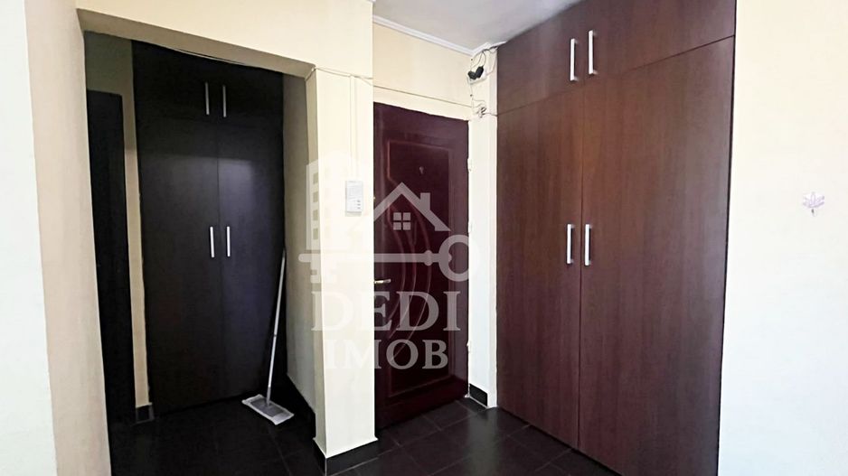 Apartament 3 camere de vanzare in zona Rogerius, Oradea - Poză 3