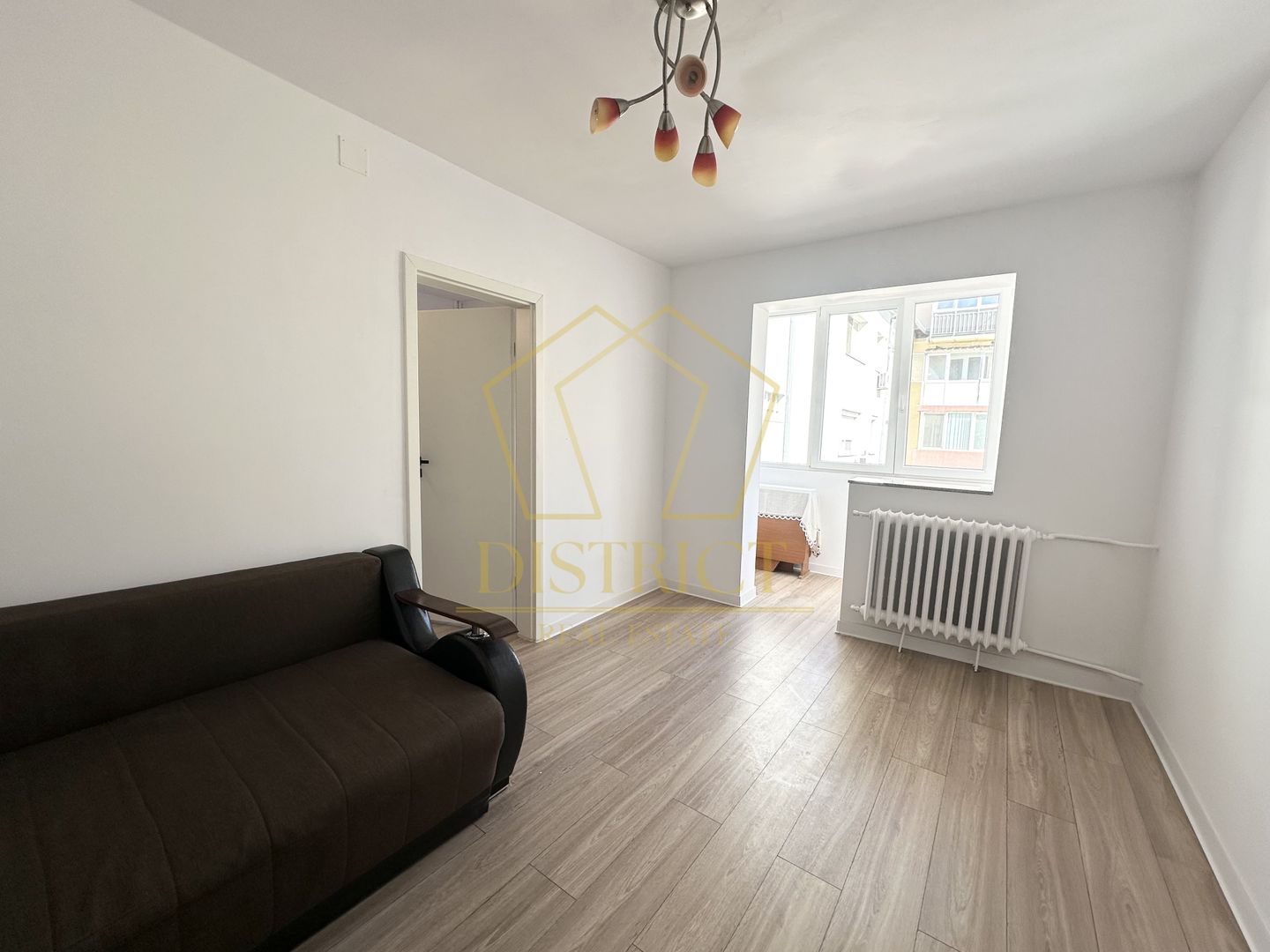 Apartament  cu 3 camere | Spitalul Judetean - Poză 3