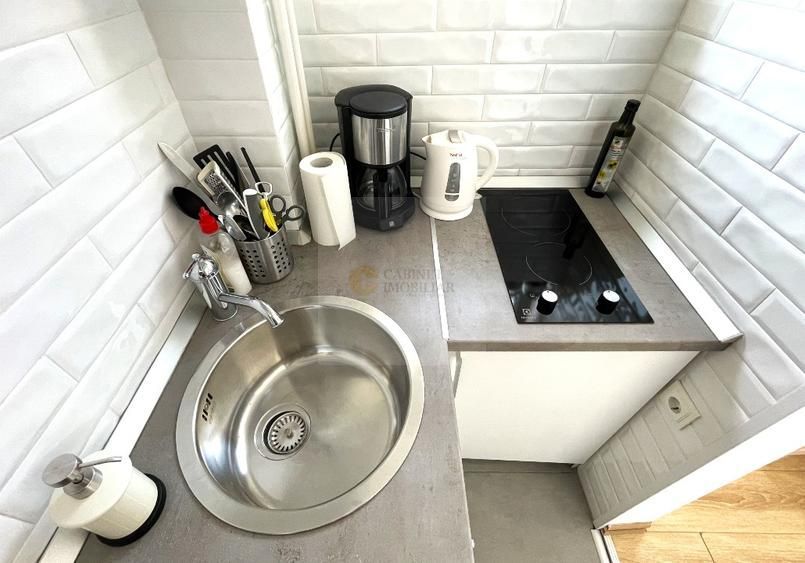 Garsoniera | Vedere catre Calea Victoria  | Airbnb | Certificat Turism - Poză 3