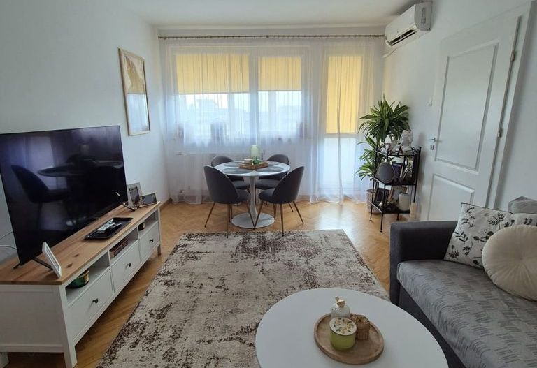 Apartament superb 2 camere Mihalache -1 MAI, renovat și utilat complet,59 mp. - Poză 2