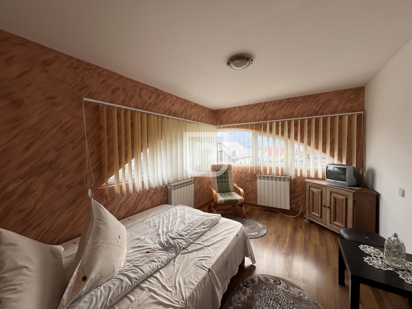 Casa de vacanta spatioasa de vanzare 6 dormitoare in Gura Humorului - Poză 5