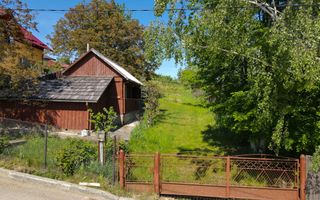 Casa bătrânească cu foișor și teren - Poză 3