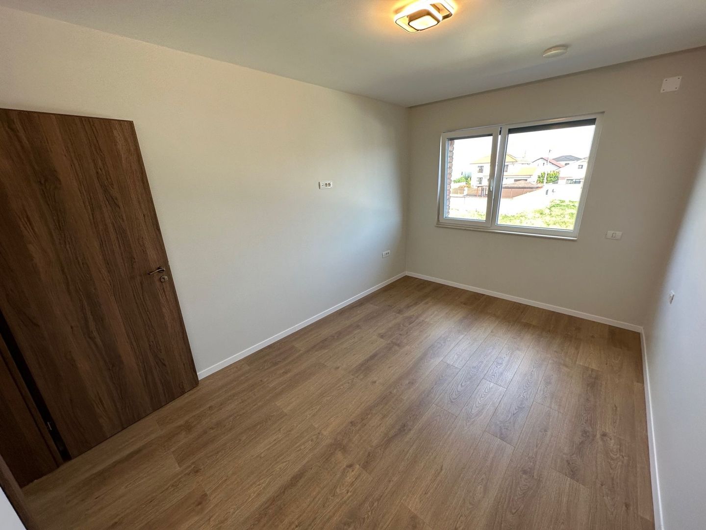 Duplex deosebit cu garaj și subsol - Poză 13