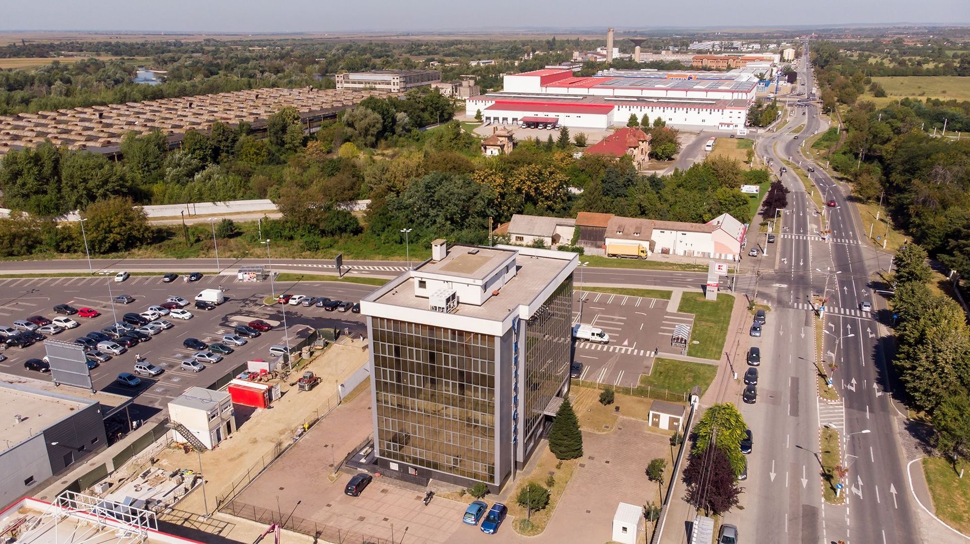 Cladire cu functiuni mixte - Poză 4