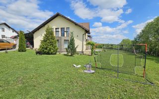 Vila Moderna cu 5 camere, garaj si 921 mp de curte, in Tocile - Poză 2