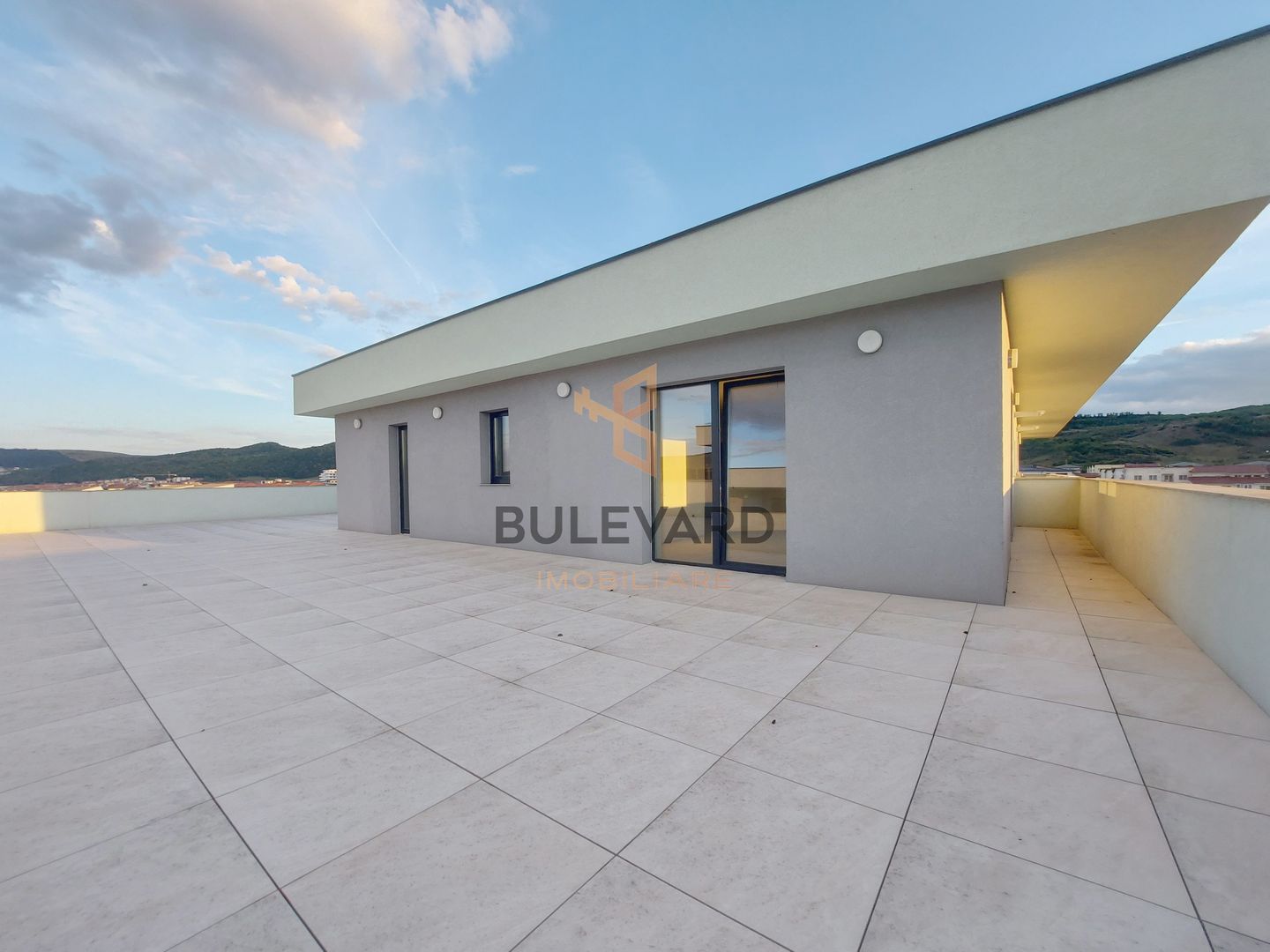 Penthouse/78 mp/terasa 160 mp/zona Terra! - Poză 1