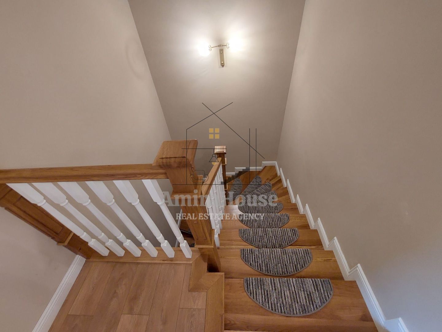 Duplex ultrafinisat mobilat utilat cu 2 locuri de parcare zona Terra - Poză 26