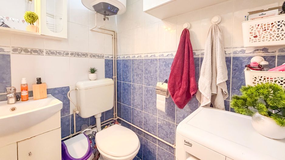 Casă de vânzare 2 camere  Mansarda + Pivnița - Belvedere - Poză 14