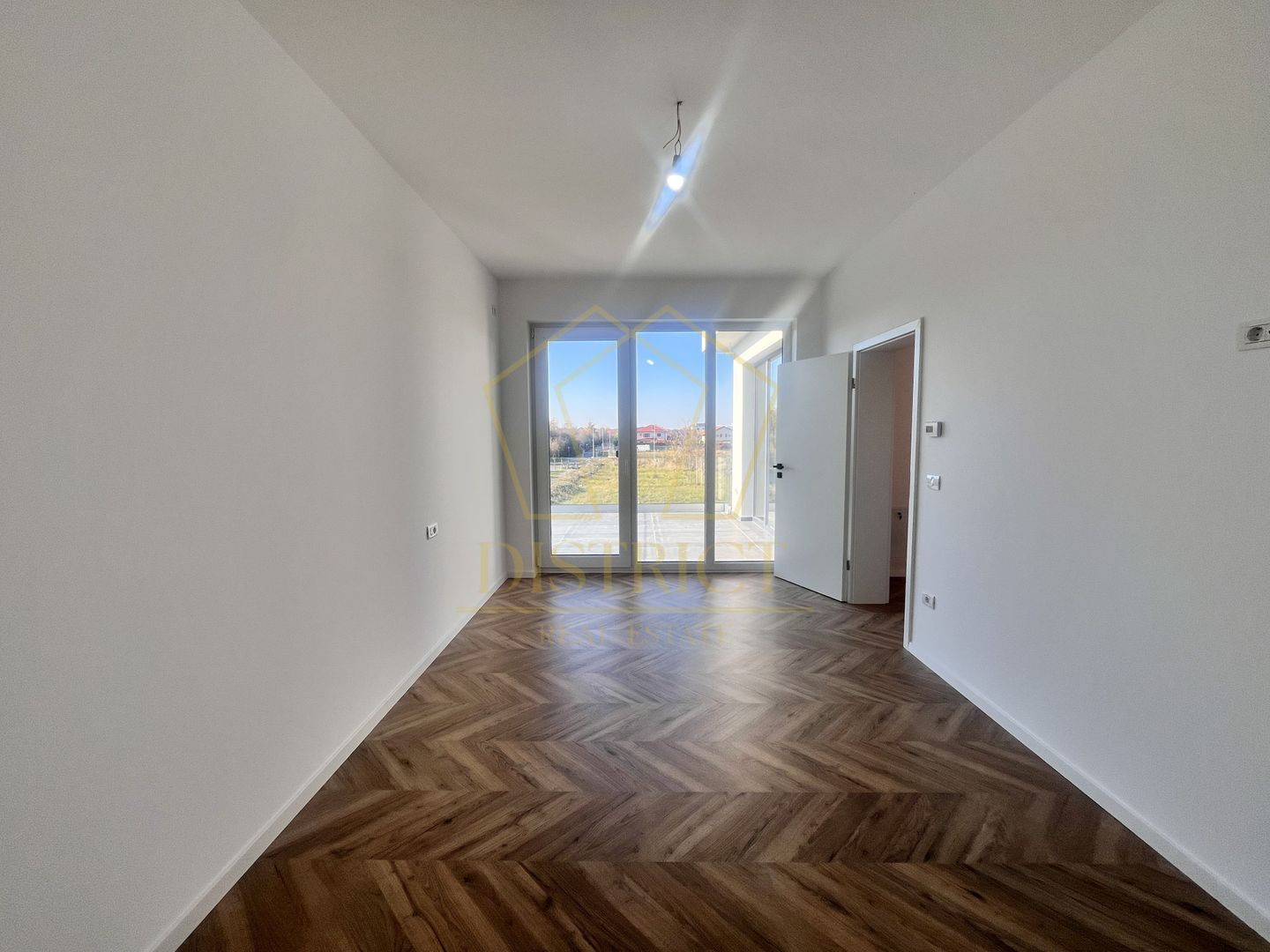 Duplex modern cu 5 camere si curte amenajata I Dumbravita - Poză 7
