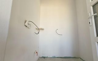 Casa individuala- 6 camere - 4 bai- 3 dressinguri-100m de autobuz - Poză 8