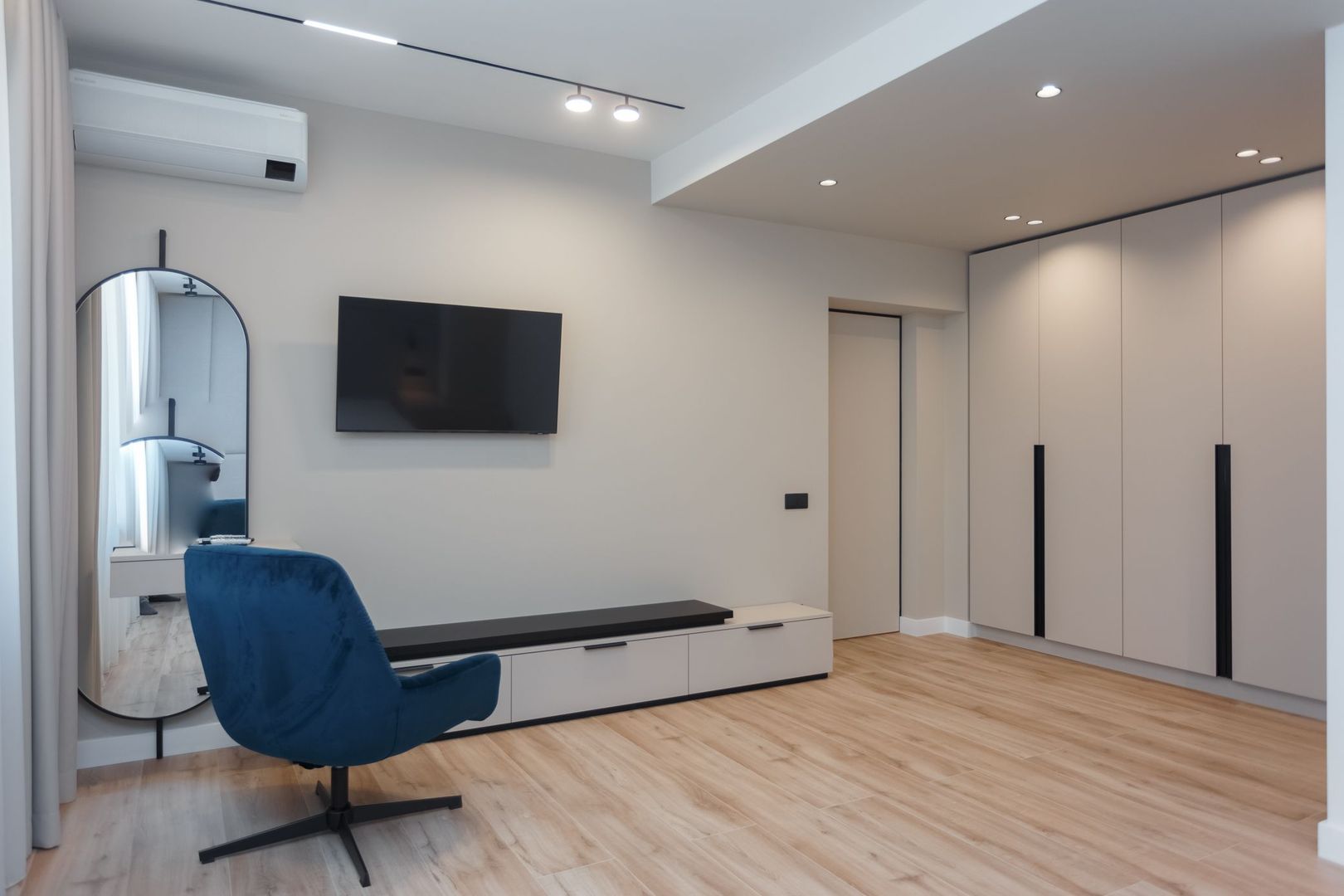 De închiriat apartament, 3 dormitoare + terasă, str. Teatrală 3, Centru. - Poză 12