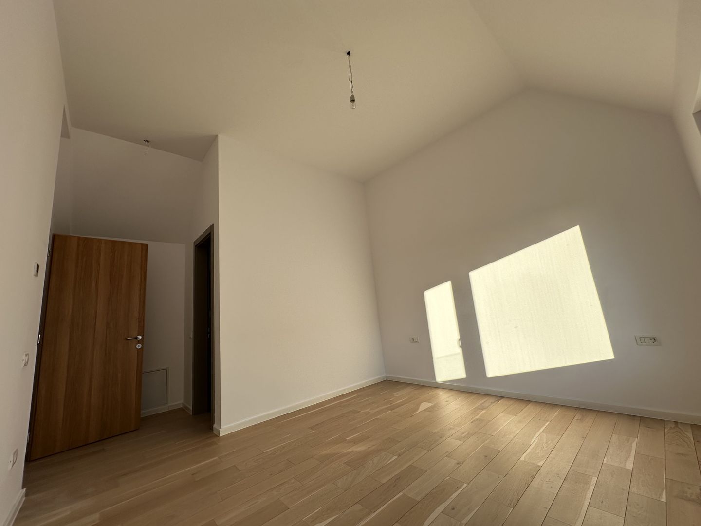 Casa cu 4 camere - Dumbarvita - Poză 15