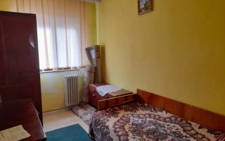 Etaj 1,Apartament 3 camere,bloc din 1980 ,zona Alexandru cel bun - Poză 3