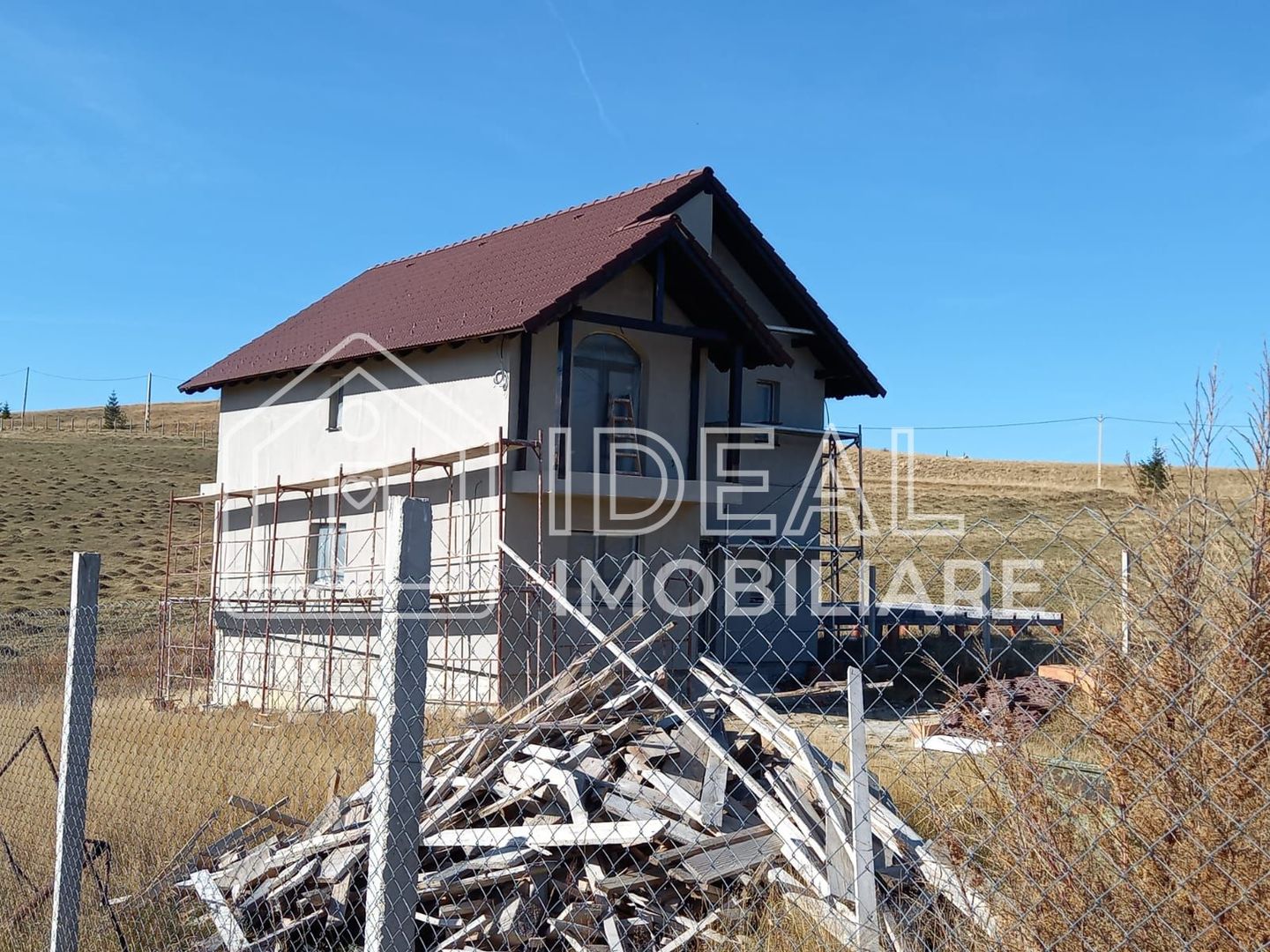 Casa de vacanta cu 4 camere si 800 mp de curte, in Paltinis - Poză 3