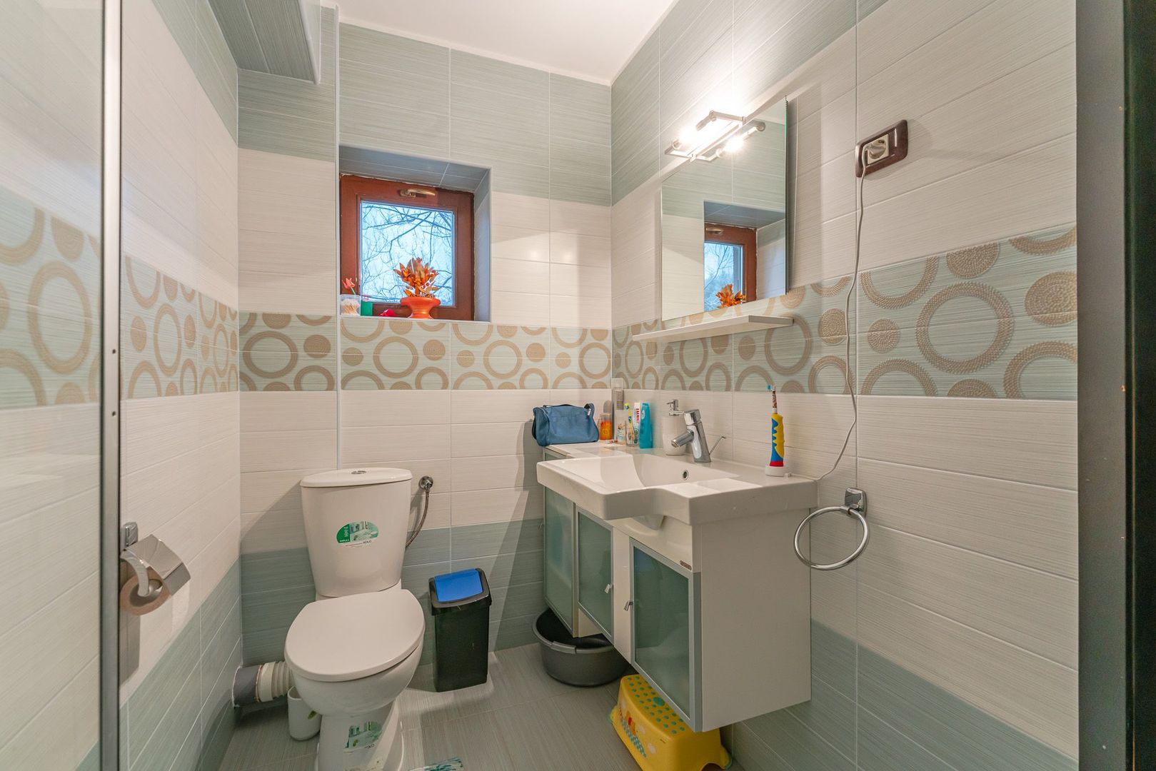 Ansamblu imobiliar compus din 2 proprietati si 700 mp teren - Poză 12