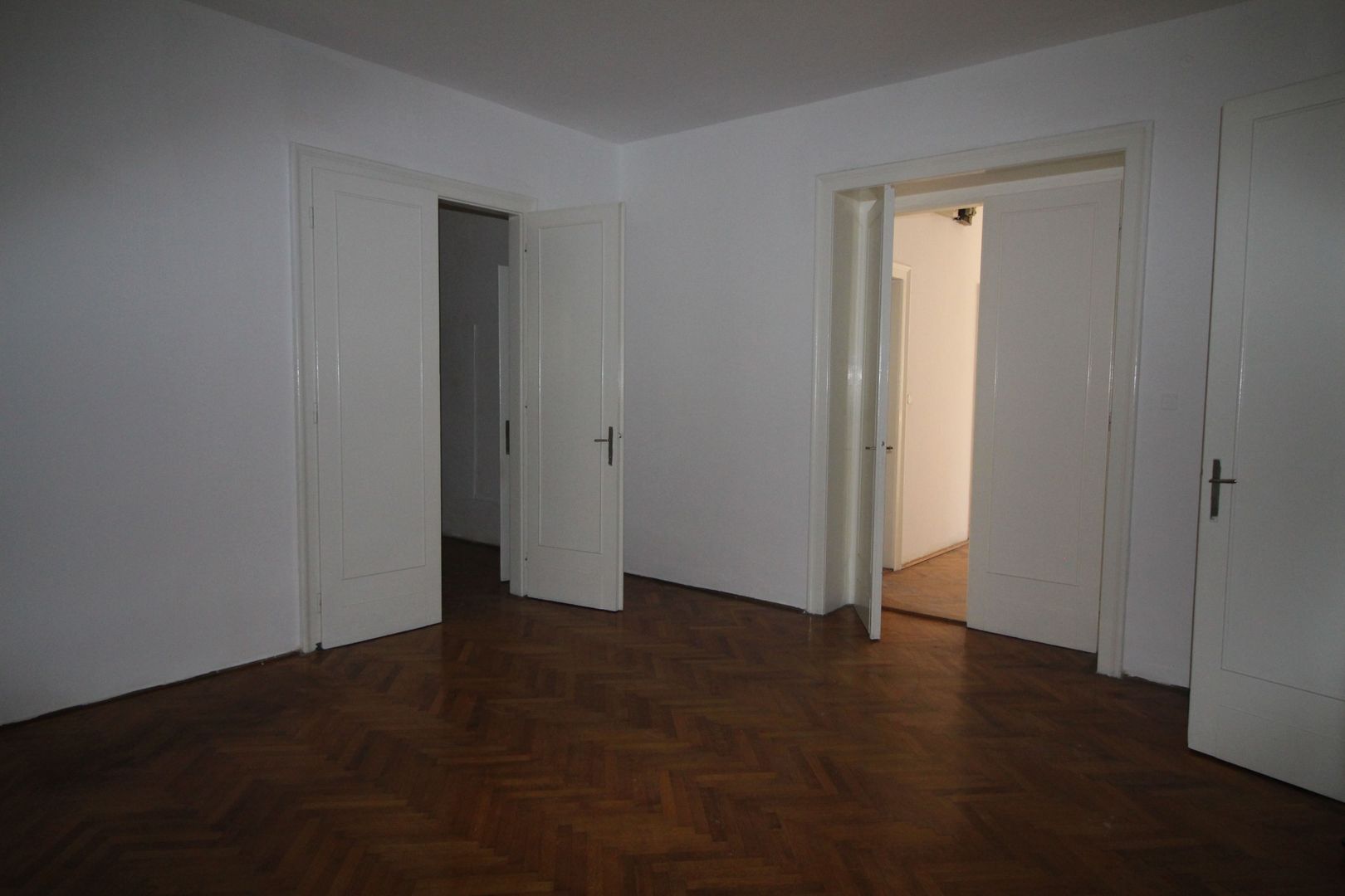 APARTAMENT IN VILA - Poză 7