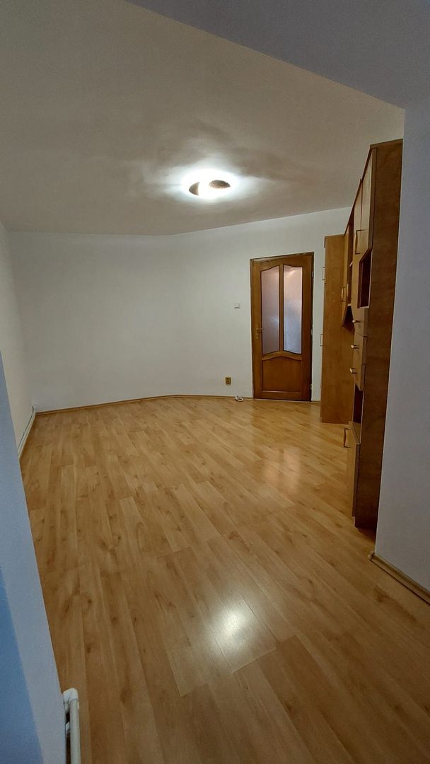 De închiriat apartament cu 3 camere, etaj 1, Siderurgistilor, 400 euro - Poză 7