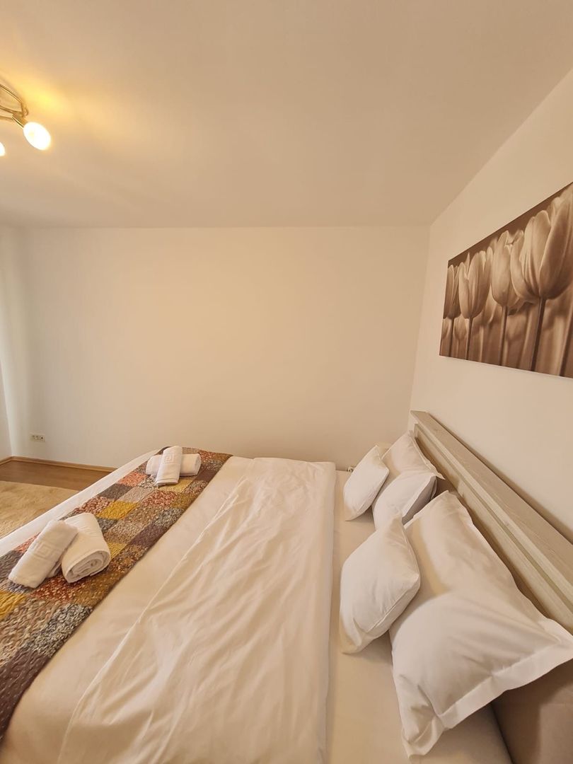 Vila spațioasă și recent renovată în Ghiroda! - Poză 47